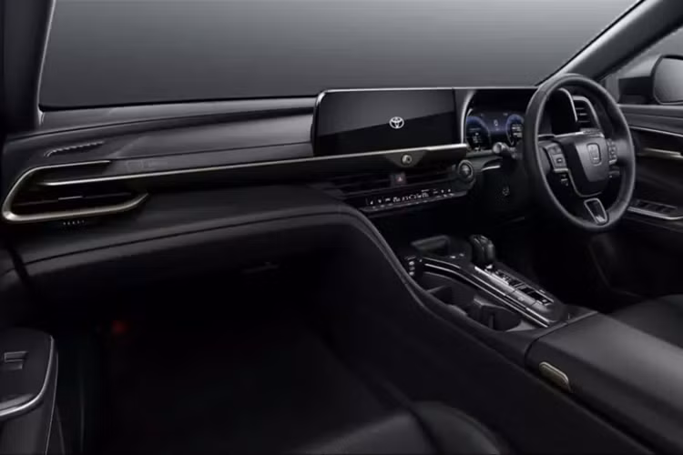 Có được điều đó là nhờ lớp phủ bề mặt siêu mỏng TM Coat, giúp bảo vệ màu sơn bên dưới và chống xước. Người dùng vẫn cần phủ lại lớp sơn này khoảng 1 lần 1 năm.