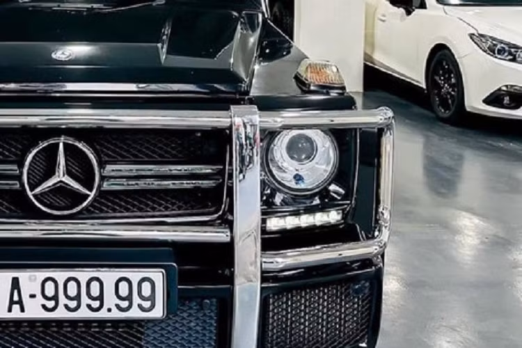 Nhiều người rất tò mò nếu chiếc SUV hạng sang Mercedes-Benz G63 AMG đời 2014 không mang siêu biển ngũ quý 9 sẽ được định giá ra sao, vậy liệu rằng biển số ngũ quý này có chăng bằng giá bán các xe sang đắt tiền hay xe thể thao cao cấp như Mercedes-Benz C300 AMG, Mercedes-Benz GLC 300, Audi A6, BMW Z4...