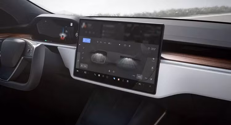 Tesla bo sung them tinh nang lai bang mot ban dap