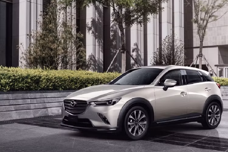  Mazda CX-3 Trong tháng 7 vừa qua, Mazda CX-3 có doanh số đạt 112 xe, cộng dồn 7 tháng đầu năm 2023, mẫu xe này chỉ đạt 943 xe bàn giao tới khách hàng. Mặc dù thường xuyên được các đại lý ưu đãi mạnh tay nhưng sức hút của Mazda CX-3 chưa đủ để mẫu xe này có thể bứt phá về doanh số.