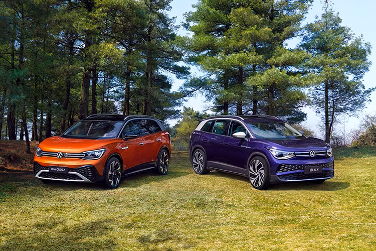 Sau cùng, Volkswagen ID.6 Crozz 2024 bản Prime có động cơ điện kép với công suất 107 mã lực phía trước và 201 mã lực phía sau, xe có công suất tổng hợp là 230 kW, khoảng 308 mã lực và mô-men xoắn cực đại sẽ là 472 Nm. Nó được trang bị bộ pin lithium bậc ba 84,8 kWh, cung cấp phạm vi chạy điện 560 km.