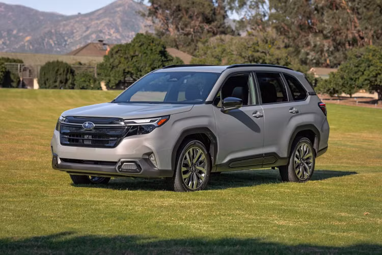 Hiện chưa có thông tin về động cơ của Subaru Forester 2024. Tuy nhiên, dù dùng động cơ nào thì xe cũng sẽ được trang bị hộp số biến thiên vô cấp CVT và hệ dẫn động 4 bánh toàn thời gian AWD.