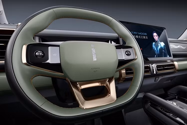 Chery đang có kế hoạch phân phối các xe điện tại thị trường Việt Nam, vì thế, động thái chiếc iCar 03 mới ra mắt tại Triển lãm ô tô Thành Đô đã nhận được sự quan tâm của khách hàng Việt, vì nhiều khả năng, chiếc xe Chery iCar 03 sẽ về Việt Nam vào năm sau.