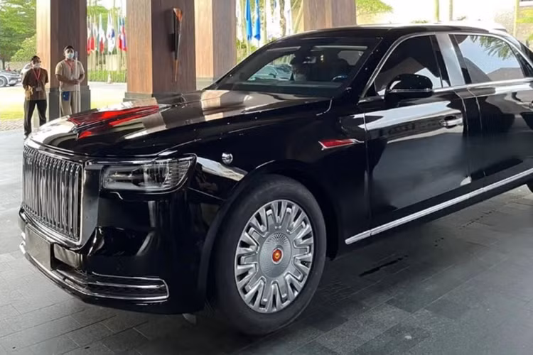 Theo một số thông tin rò rỉ, The Beast của Tổng thống Mỹ có động cơ diesel Duramax 6.6L tăng áp, cho công suất 300 mã lực. Xe chủ tịch của ông Tập được cho là sở hữu động cơ V12 6.0L tăng áp công suất 408 mã lực.