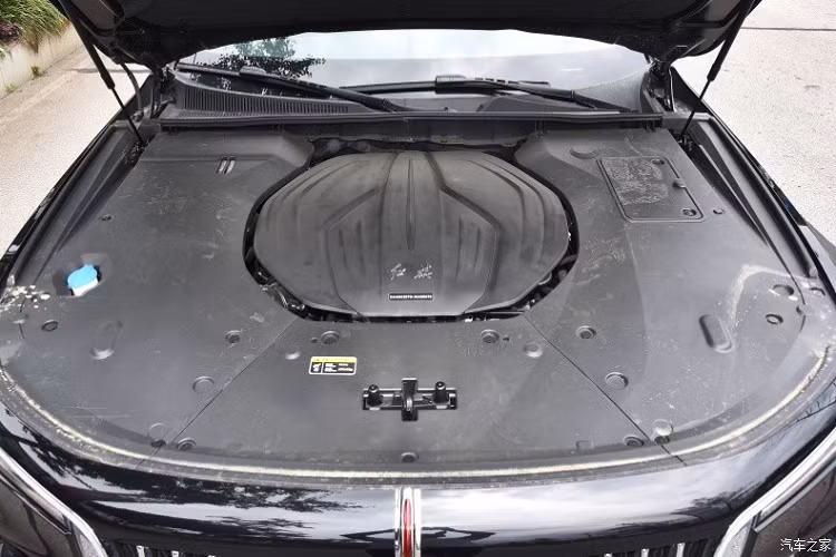 ... và hệ thống hybrid nhẹ 48V có công suất tối đa 252 mã lực và mô-men xoắn cực đại 380 Nm, ngoài ra còn có động cơ V6, dung tích 3.0 lít, tăng áp kép, sản sinh công suất tối đa 283 mã lực và mô-men xoắn cực đại 400 Nm. Tất cả chúng đều được kết hợp với hộp số ly hợp kép 7 cấp. 