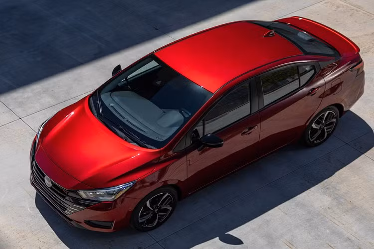 Sau Thái Lan, nhiều khả năng xe cũng sẽ ra mắt thị trường Việt Nam. Trong phân khúc sedan hạng B, Toyota Vios và Hyundai Accent đang áp đảo về doanh số khi bán được lần lượt 23.529 xe và 22.645 xe trong năm 2022. Trong khi đó, Nissan không công bố lượng xe bán ra của Almera.
