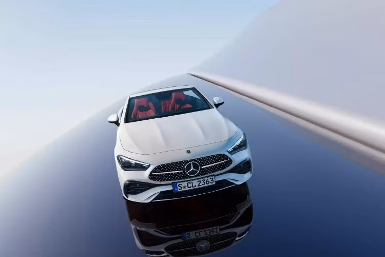 CLE Cabriolet dự kiến ra mắt vào cuối năm 2023 này cùng thời điểm với CLE Coupe. Các bản hybrid cắm sạc và AMG hiệu năng cao có thể xuất hiện trong năm 2024. Mẫu xe này sẽ cạnh tranh cùng với BMW 4-Series Convertible và Audi A5 Cabriolet.