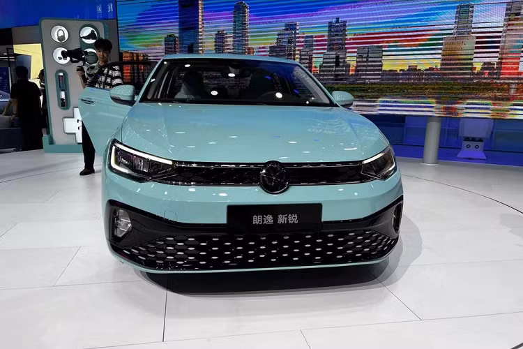 Tại triển lãm ô tô Quảng Đông - Hồng Kông - Macao 2023 khai mạc vào hôm 16/6/2023, đã có nhiều mẫu xe được vén màn, 1 trong số đó là chiếc Volkswagen Lavida XR 2023 mới, 1 phiên bản sedan cỡ nhỏ và giá rẻ để thu hút khách hàng nhiều hơn.