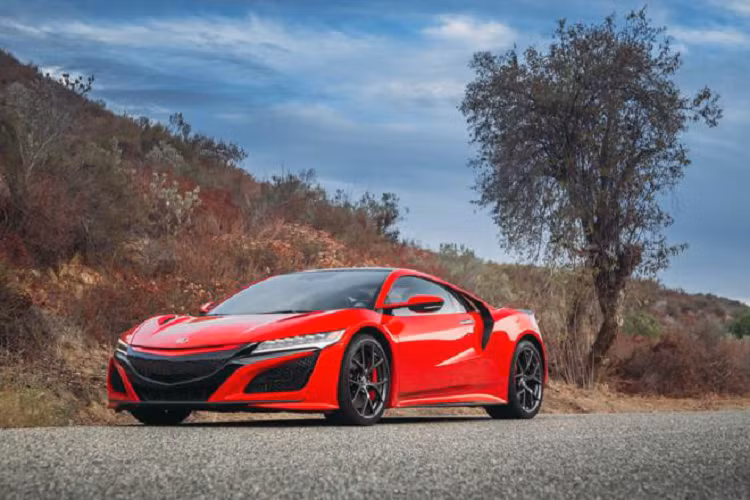 Vào năm 2016, Acura NSX thế hệ thứ 2 mới chính thức trình làng. Tuy nhiên, chỉ 6 năm sau, mẫu xe thể thao này lại tiếp tục khi "khai tử".