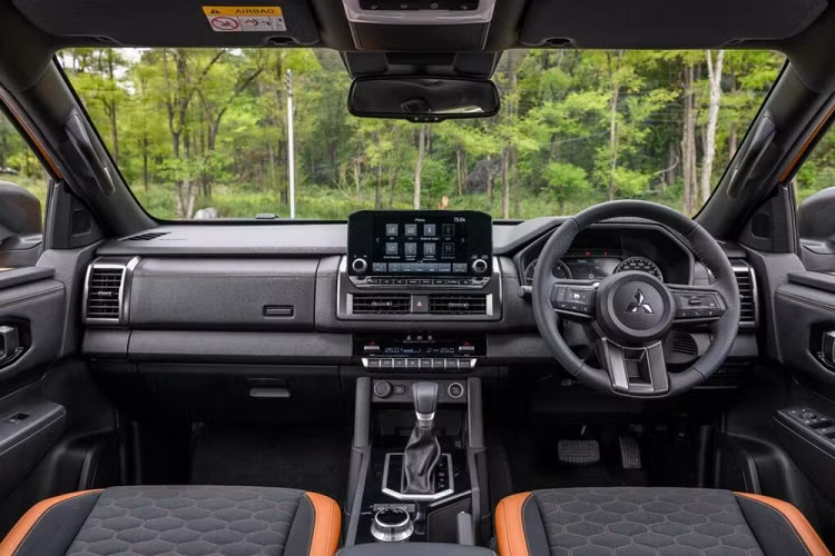 Theo ông Masuda, Triton thế hệ mới là dự án của riêng Mitsubishi. Cụ thể hơn, khung gầm hình thang, động cơ diesel tăng áp và toàn bộ quá trình phát triển đều do Mitsubishi thực hiện, không có sự góp sức của liên minh Renault-Nissan.