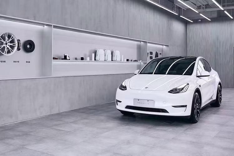 Việc Tesla đặt Giga Lab đầu tiên của mình tại Trung Quốc cho thấy tầm quan trọng của thị trường này. Trong quý đầu năm, doanh số mà hãng xe đạt được tại Trung Quốc là 137.429 xe, tương đương 3,22% thị phần.