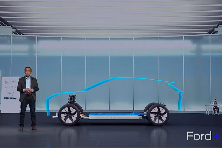 Hãng Mỹ không nói khi nào các mẫu xe điện mới được bán ra mẫu Ford Explorer thuần điện bởi họ vốn không vội vàng thâm nhập thị trường xe điện giống các đối thủ, chọn cách tiếp cận tập trung hơn vào công nghệ.