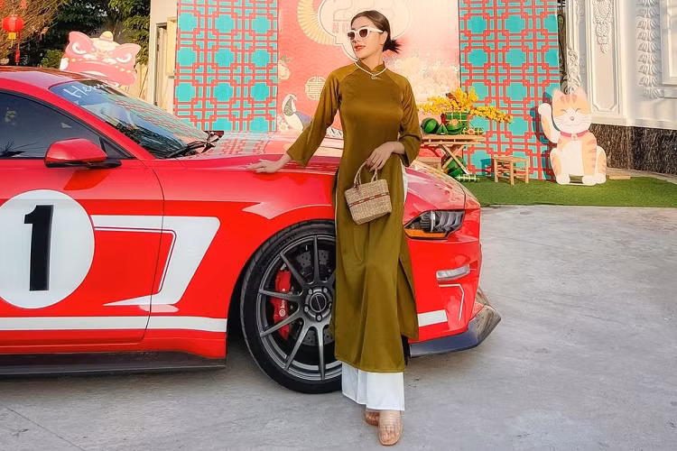Như vậy, trong tổng số 19 chiếc Hennessey Heritage Edition Mustang giới hạn được sản xuất toàn cầu, có 2 siêu phẩm độ này đã xuất hiện tại Việt Nam, đều ra biển trắng, nộp đủ thuế.