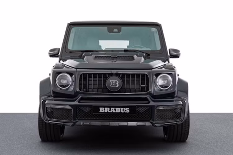 Xe được trang bị bộ mâm đúc Brabus Monoblock Z "Platinum Edition" có kích thước lên đến 24 inch, sơn đen Signature Black, đi cùng vỏ bánh xe dự phòng và khuếch tán gió cản sau cũng được làm từ sợi carbon.