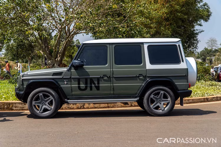 Chiếc SUV G 500 Edition 35 này từng được nhà phân phối chính hãng Mercedes Việt Nam giới thiệu tại triển lãm Vietnam Motor Show vào năm 2015, thời điểm đó nó có mức giá khởi điểm từ 6,6 tỷ đồng.