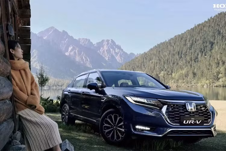 Riêng dòng xe Honda UR-V 2023 sẽ còn có thêm phiên bản Jazz Black, chủ yếu thông qua một số bộ phụ kiện sơn đen để xe trông bắt mắt, thể thao hơn. Giá xe Honda UR-V 2023 tại thị trường Trung Quốc cho 8 phiên bản với mức từ 246.800 nhân dân tệ đến 329.800 nhân dân tệ (tương đương 806 triệu đến 1,08 tỷ đồng).