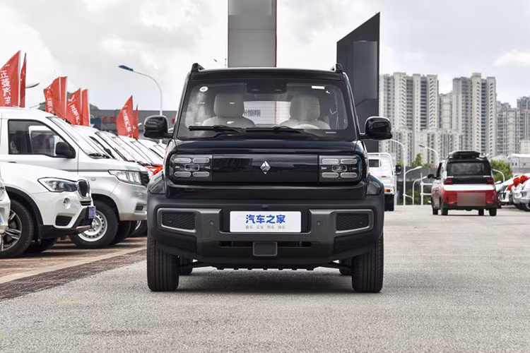 Đồng thời, xe được trang bị pin có dung lượng 28,1 kWh và phạm vi di chuyển theo chu trình thử nghiệm CLTC của Trung Quốc là 303 km