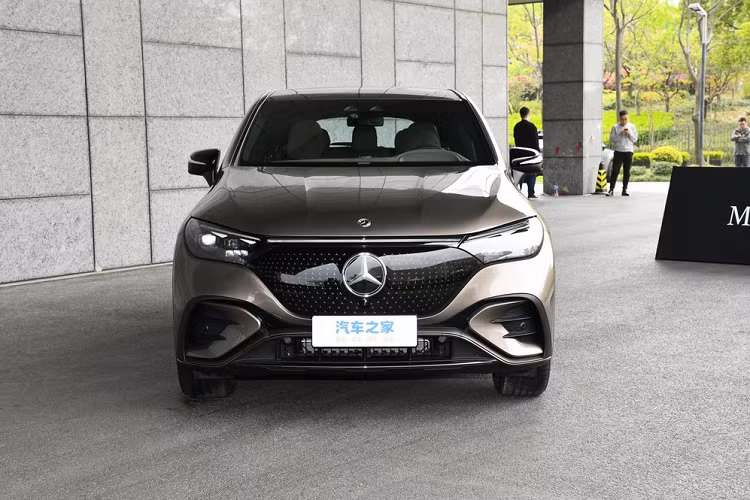 Mercedes-Benz EQE SUV sap ve Viet Nam tu 1,6 ty dong o Trung Quoc