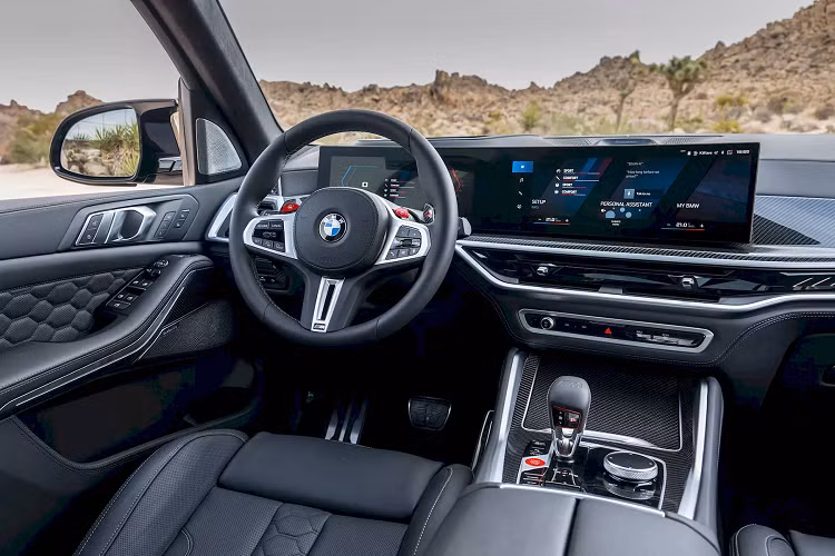 Lựa chọn màu sơn thân xe bên cạnh 50 màu đặc biệt từ BMW Individual nay đã được mở rộng với các màu ánh kim gồm Brooklyn Grey, Isle of Man Green và Frozen Pure Grey.
