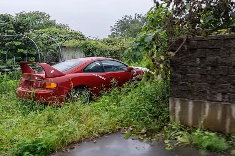 Bên cạnh đó, vẫn còn một số khu vực vẫn còn bị cấm xâm nhập. Ở đây, mức độ phóng xạ vẫn còn quá cao để có thể ở lại trong một vài giờ.