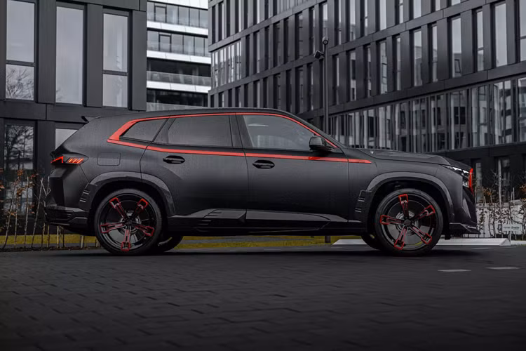 XM chính là mẫu SUV hiệu năng cao đắt và mạnh nhất trong dải sản phẩm của BMW nói chung cũng như BMW M nói riêng. Xe do phân nhánh thể thao BMW M Gmbh phát triển độc lập và là mẫu sản phẩm đầu tiên dòng M dùng động cơ hybrid.