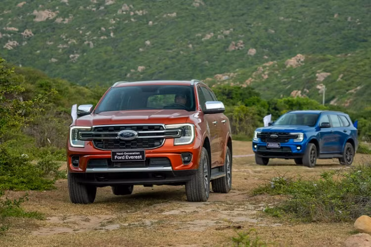 Ford Everest tai Viet Nam dat doanh so bang tat ca cac doi thu