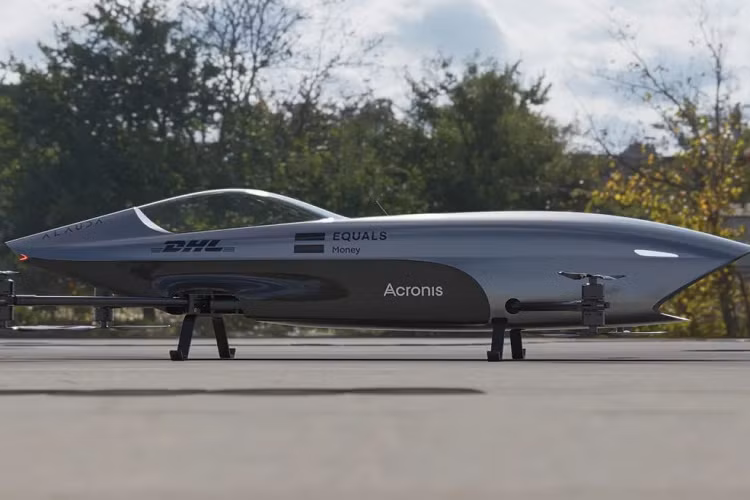 Đặc biệt, Airspeeder Mk3 chạy điện còn được tích hợp hệ thống phòng ngừa va chạm hoạt động bằng cảm biến LiDar và sóng radar, tạo ra một "trường lực ảo" xung quanh nó để đảm bảo khả năng đua sát nhau nhưng an toàn.