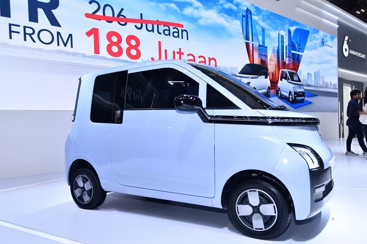 Tuy nhiên, Wuling chỉ xuất khẩu xe sang các thị trường tay lái nghịch (vô lăng nằm bên phải). Do đó, cơ hội để Wuling Air ev sản xuất tại Indonesia được bán ở Việt Nam khá thấp.