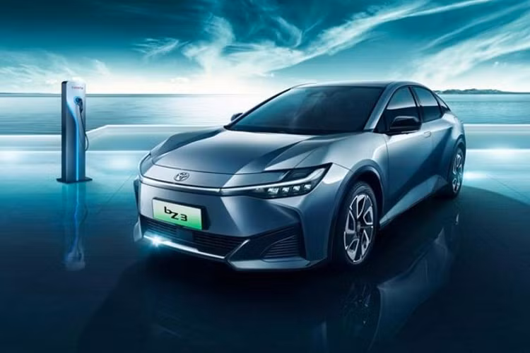 Các khách hàng tiên phong đặt mua Toyota bZ3 2023 sẽ được miễn phí bảo dưỡng trong 10 năm hoặc 200.000 km, hỗ trợ cứu hộ 24/7 và miễn phí sạc nhanh tại cơ sở của hãng. Ngoài ra, 5000 khách hàng đầu tiên còn nhận được một khoản ưu đãi bằng tiền mặt trị giá 725 USD.