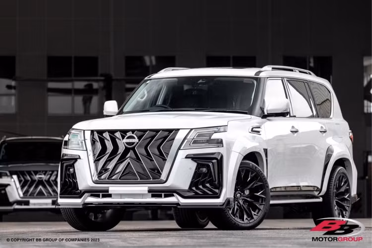 Mẫu xe SUV Nissan Patrol thế hệ thứ 6 đã ra mắt thị trường được 13 năm mà chưa từng trải qua một bản cập nhật quan trọng nào. Do đó, khá dễ hiểu khi mẫu xe này bị đánh giá là có thiết kế và trang bị lỗi thời.