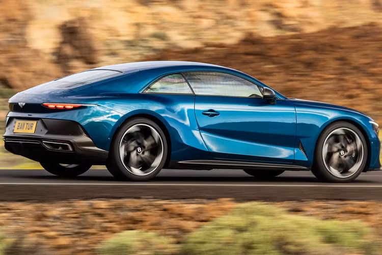 "Trái tim" của Bentley Batur là động cơ xăng W12, tăng áp kép, dung tích 6.0L, tạo ra công suất tối đa 730 mã lực và mô-men xoắn cực đại 1.000 Nm. Theo Bentley, đây là siêu phẩm xe xăng cuối cùng của hãng.