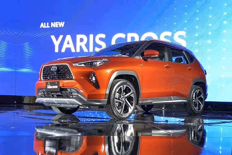 Dự kiến vào 8/2023, mẫu xe này sẽ “cập bến” Việt Nam nhằm thay thế Yaris bị "khai tử". Nhiều khả năng Toyota Yaris Cross tại Việt Nam cũng sẽ được nhập khẩu nguyên chiếc từ Indonesia. Như vậy, phân khúc SUV cỡ B sẽ ngày càng sôi động. 