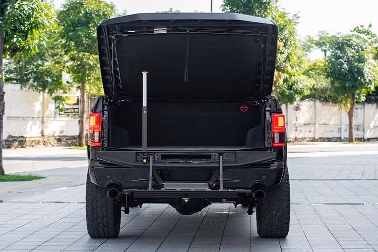 Về truyền động, Ford F-150 Harley-Davidson được trang bị 2 tuỳ chọn động cơ V8 5.0L hoặc V6 3.5L EcoBoost. Đi kèm với đó còn là options hệ dẫn động 1 hoặc 2 cầu.