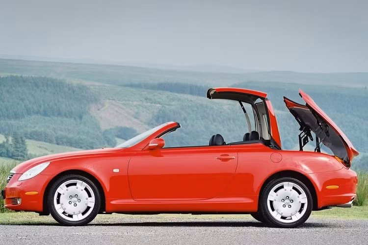 Ở nước ngoài, nhất là các dân chơi tại châu Á, việc độ xe Lexus SC đã là trào lưu nhưng chưa ai dám trải nghiệm 1 sản phẩm kết hợp giữa xe thể thao và xe bán tải như trường hợp của chủ xe Lexus SC trong bài viết này.