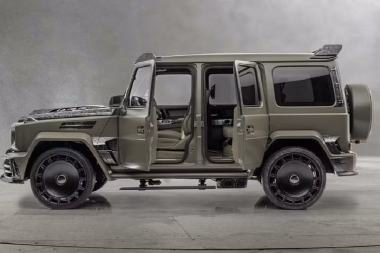 Về trang bị vận hành, Mansory đã nâng cấp khối động cơ tăng áp kép 4.0 lít để tạo ra công suất khổng lồ 850 mã lực và mô-men xoắn cực đại 1.000 Nm. Với sức mạnh này, G63 Grand Entrée có thể tăng tốc từ 0-100 km/h chỉ trong 3,5 giây. Mức giá xe Mercedes-AMG G63 Grand Entrée hiện vẫn chưa được công bổ.