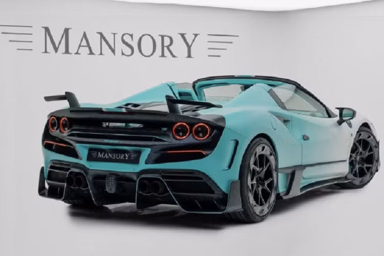 Siêu xe này mới chỉ có odo 50 km và chưa được hé lộ giá bán. Một chiếc Ferrari F8 Spider nguyên bản hiện có giá bán dao động từ 500.000 USD đến 600.000 USD (tương đương 11,7 tỷ - 14 tỷ đồng).