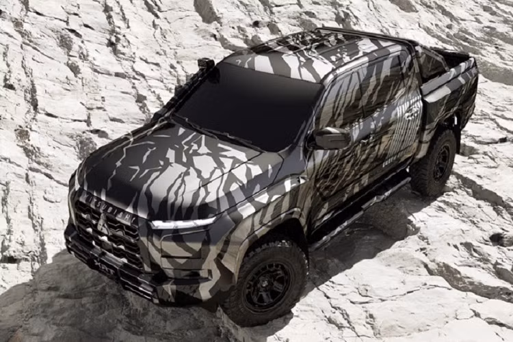 Hiện tại, thông số kỹ thuật của Mitsubishi Triton thế hệ mới vẫn chưa được hãng tiết lộ. Tuy nhiên, theo một số nguồn tin, Mitsubishi Triton 2024 sẽ được trang bị động cơ diesel có mã 4N16 với 4 xi-lanh, DOHC, 16 van, tăng áp, dung tích 2.4L.