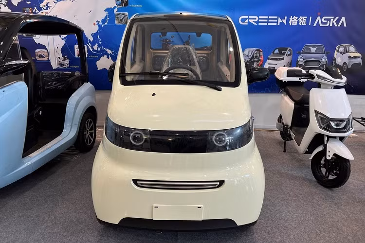 Tại triển lãm Autotech &amp; Accessories 2023 diễn ra vào tháng 5 vừa qua, hãng xe Trung Quốc Zhidou đã mang mẫu ôtô điện Zhidou A01 đến trưng bày và giới thiệu tại Việt Nam. Theo Zhidou, hãng đang có kế hoạch bán mẫu xe điện A01 này ở thị trường Việt Nam trong khoảng 3 tháng tới với giá dự kiến chỉ 100 triệu đồng.