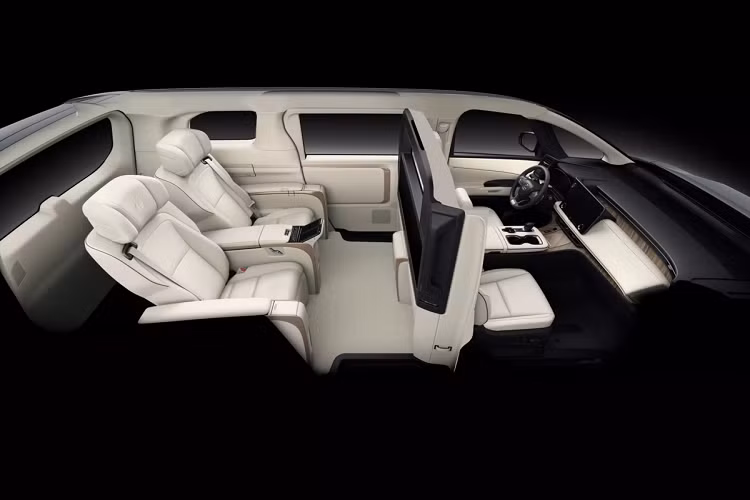 Nằm bên dưới nắp ca-pô của Lexus LM 2024 là 2 tùy chọn động cơ. Trong đó, Lexus LM 350h 2024 dùng hệ truyền động hybrid, bao gồm mấy xăng Dynamic Force 4 xi-lanh, dung tích 2.5L và mô-tơ điện. 2 phiên bản LM 500h còn lại được trang bị hệ truyền động hybrid với máy xăng tăng áp 4 xi-lanh, dung tích 2.4L và mô-tơ điện. Trong tương lai, Lexus LM thế hệ mới có thể cũng sẽ ra mắt Việt Nam.