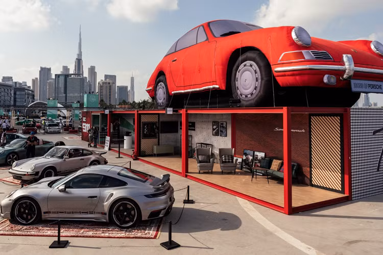 Lễ hội Icons of Porsche Festival tại Dubai cũng đánh dấu màn ra mắt tại địa phương của Panamera thế hệ thứ 3, 718 Spyder RS và Vision 357 Speedster concept. Siêu xe Mission X, 911 S/T và tuyển tập những chiếc Porsche cổ điển cũng hiện diện tại sự kiện, chào đón hơn 27.000 người đến chiêm ngưỡng.