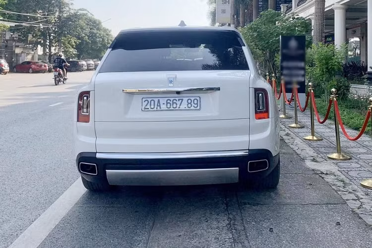 Theo một số thông tin từ giới mê xe, chỉ có khoảng 3 chiếc xe SUV siêu sang Rolls-Royce Cullinan tại Thái Nguyên, trong đó đã có 1 chiếc mới đăng ký biển số 20A, cũng là chiếc SUV siêu sang Rolls-Royce Cullinan duy nhất có "hộ khẩu" tại Thái Nguyên.