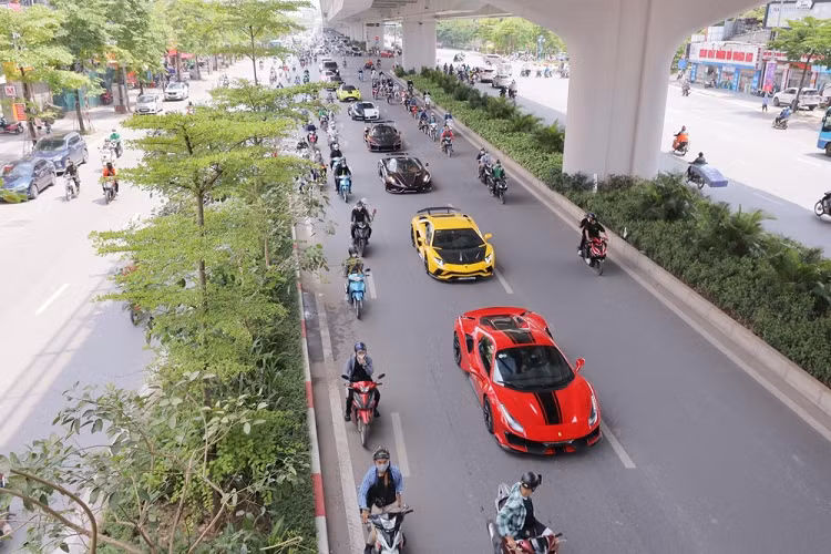 Trong 1 sự kiện gần đây nhất ở Bình Dương, cả McLaren Senna và bom tấn Koenigsegg Regera đều vắng mặt khiến không ít người đặt nghi vấn 2 xe này bị lỗi hoặc bị bán lại, tuy nhiên cả 2 đều được đại gia ngành thẩm mỹ cưng chiều và chỉ có 1 xe xảy ra sự cố.