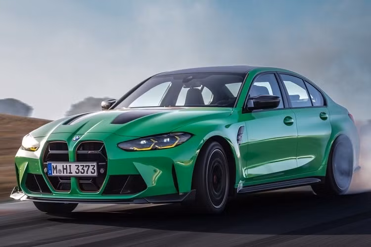 Hiện tại, BMW M3 và M4 có 2 phiên bản động cơ với công suất từ 480 mã lực đến 510 mã lực. Biến thể hiệu năng cao M4 CSL có công suất lên đến 551 mã lực. Thông số vận hành chính thức của M3 CS sẽ được công bố vào cuối tháng này.