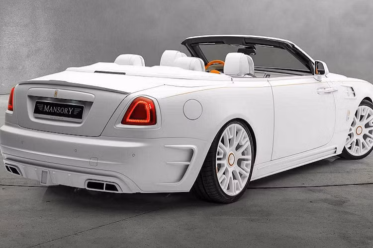 Vậy nên phiên bản này như nhắn nhủ của Mansory với những chủ nhân Dawn về phiên bản Pulse Edition sẽ mang đến điều mới mẻ cho chiếc xe mui trần. Mức giá xe Rolls-Royce Dawn Pulse Edition độ Mansory hiện vẫn chưa được công bố chính thức.