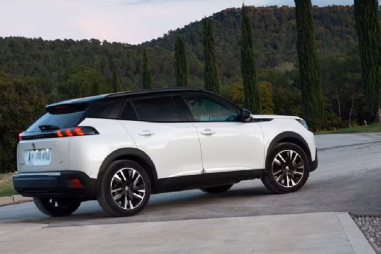 Chưa rõ sau Thái Lan, Peugeot e-2008 2023 có được bán ở những thị trường Đông Nam Á khác như Việt Nam hay không. Nếu về Việt Nam, mẫu xe này sẽ là đối thủ cạnh tranh của VinFast VF6.