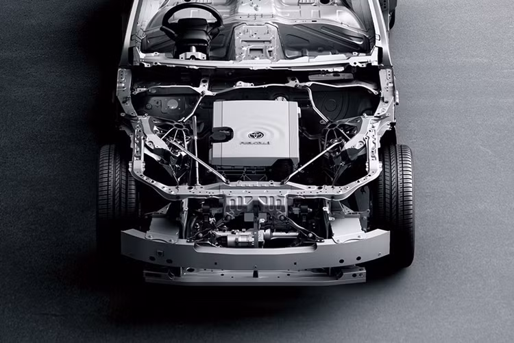 Với gói hỗ trợ lái xe mới nhất, mẫu xe sedan Toyota Mirai 2024 sẽ sở hữu hệ thống cảnh báo tiền va chạm, cũng như khả năng phát hiện người đi bộ và người đi xe đạp