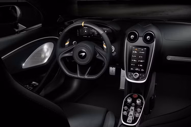 Màu sơn Indy Blue lấy cảm hứng từ chiến thắng Indianapolis 500, màu sắc phù hợp với màu xanh lam của số cuộc đua số 3 bởi chiếc M16D chiến thắng. Le Mans Gold tái tạo màu sắc của cùm phanh được trang bị cho McLaren F1 GTR huyền thoại. Các màu mới có sẵn trên 750S, GT và Artura.