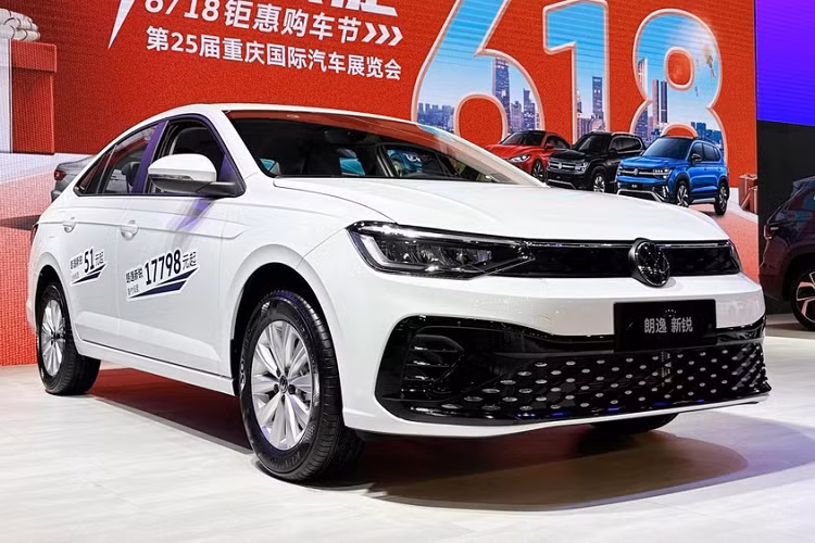 Tại triển lãm ô tô Trùng Khánh 2023 đang diễn ra ở Trung Quốc, liên doanh SAIC - Volkswagen Lavida XR 2023 mới đã chính thức ra mắt, đây là phiên bản không liên quan gì đến dòng xe Lavida thế hệ thứ 3, bản nâng cấp giữa vòng đời ra mắt vào năm ngoái, và đang bán ra tại thị trường Trung Quốc.