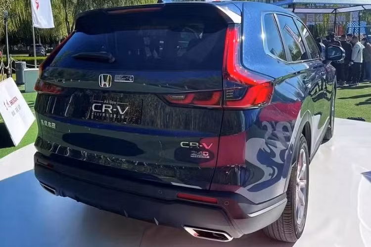 Ngoài ra, xe dự kiến còn có gói công nghệ an toàn chủ động Honda Sensing 360 mới, bao gồm những tính năng như bảo vệ thông minh tránh va chạm, cảnh báo va chạm ở giao lộ, cảnh báo chuyển làn đường, hỗ trợ chuyển làn đường thông minh và hỗ trợ ôm cua.