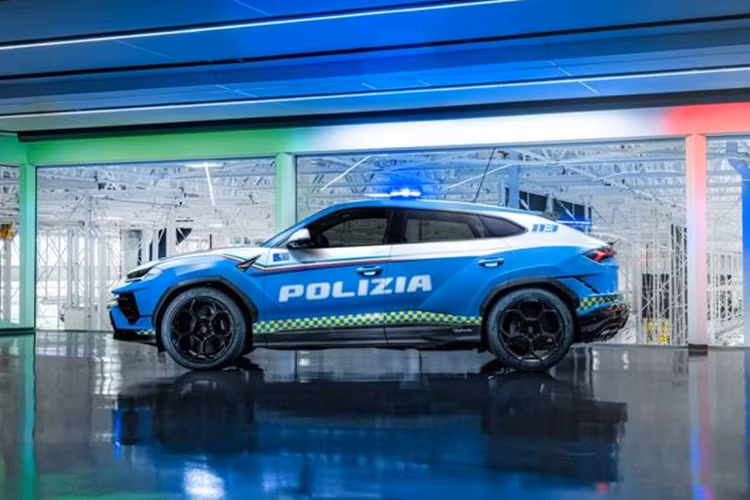 Khác với các xe tuần tra thông thường, chiếc Lamborghini Urus Performante đặc biệt này sẽ đảm nhận các nhiệm vụ quan trọng khác nhau, trong đó có việc vận chuyển khẩn cấp các cơ quan nội tạng.